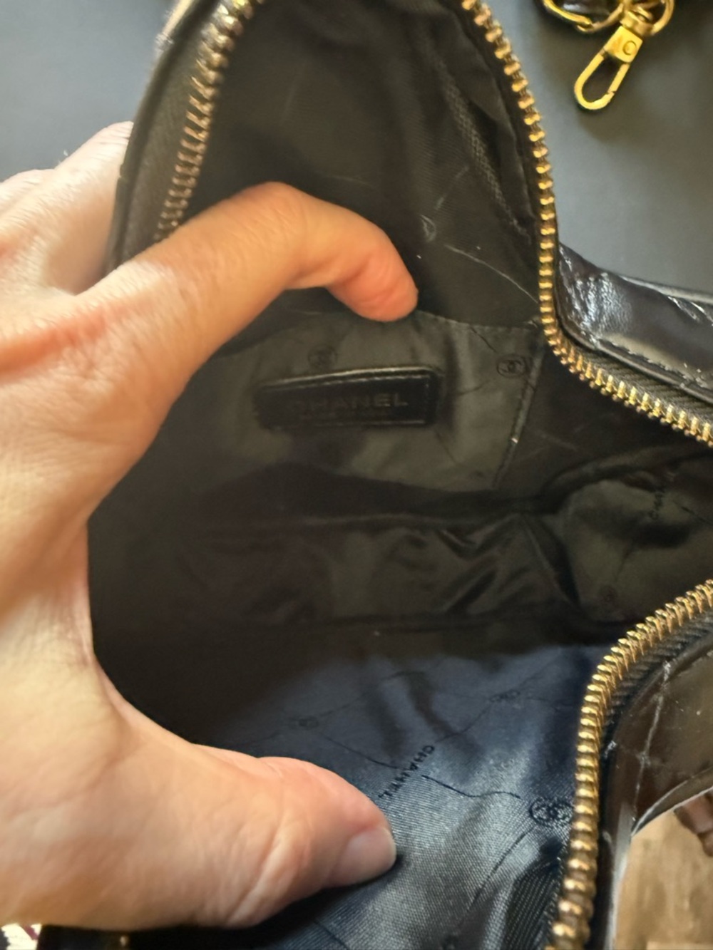 CHANEL VIP Black Quilted Star Crossbody Bag with Gold Chain - Picture 3 of 7